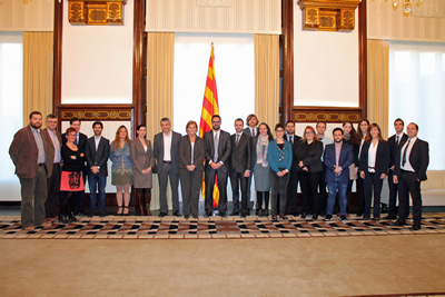 Una quinzena de joves emprenedors acompanyen diputats durant un dia de treball